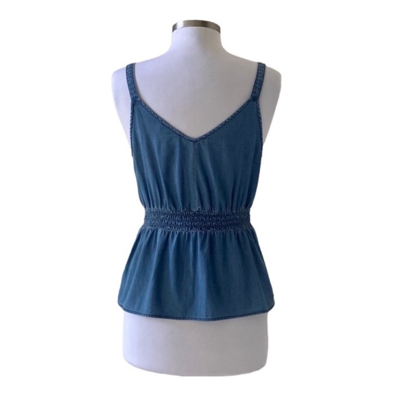 NEW Express Chambray Sleeveless V-Neck Smocked Waist Top Size Medium - Picture 3 of 3